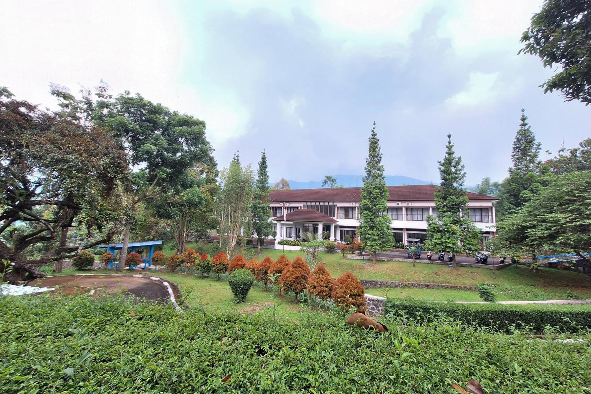 Reddoorz Resort At Tridaya Cisarua Puncak Bagian luar foto